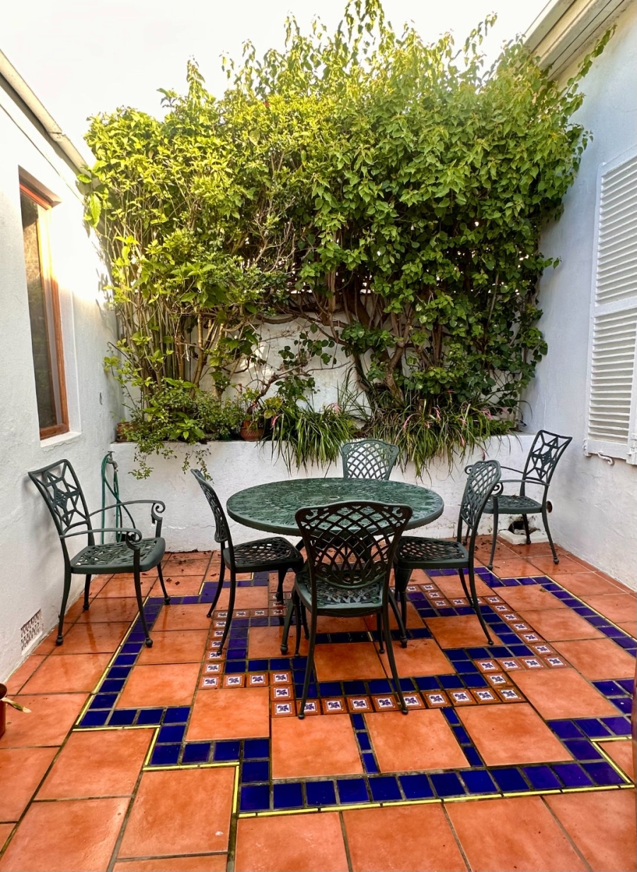 4 Bedroom Property for Sale in Green Point Western Cape